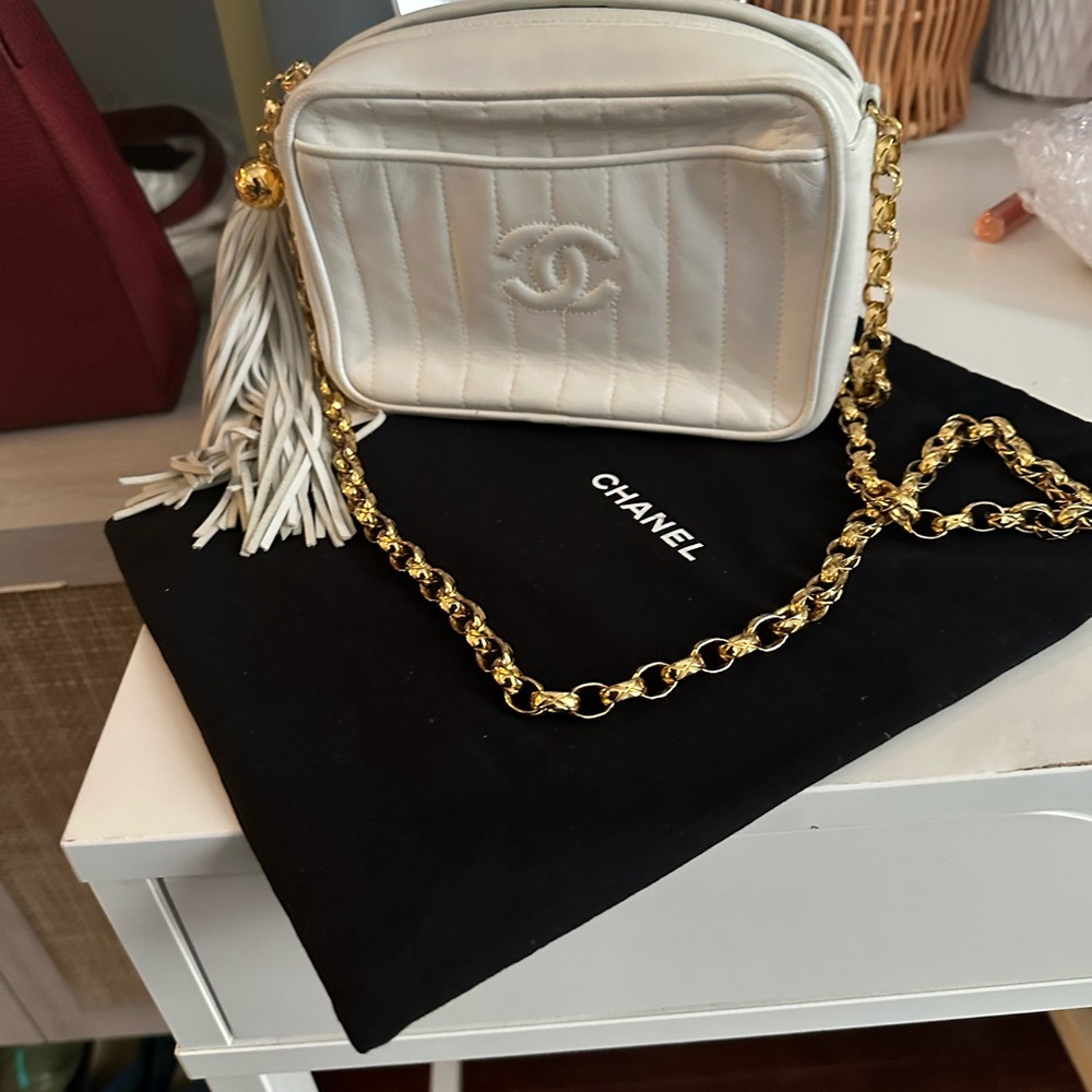 Chanel White Quilted Crossbody Bag with Gold Chain